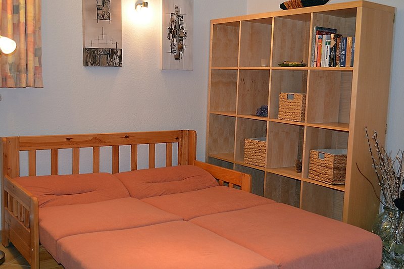 Souterrain-Wohnung mit einer Schlafcouch für die dritte Person