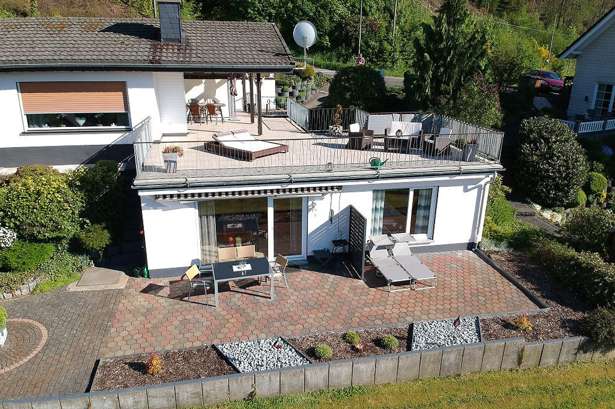 Seeblick-Ferienhaus 'Agger-Blick' in Gummersbach - Herr R. Hüttebräuker