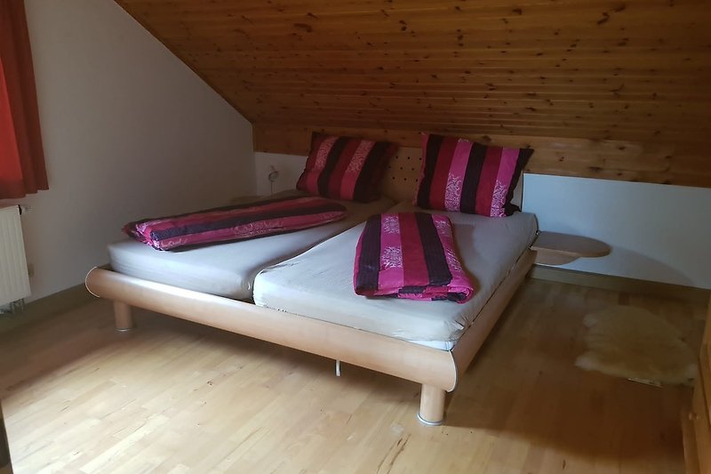 Double bed with 2x 90x200 mattresses on the top floor.