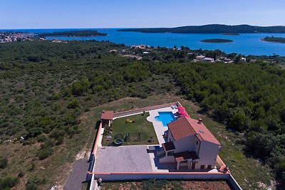 villa Bergena avec grande piscine 58m2