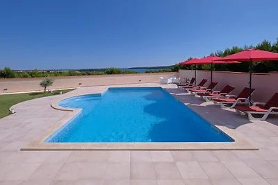 villa Bergena con grande piscina 58m2