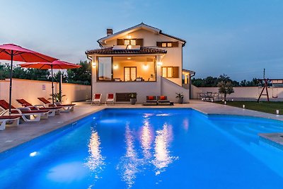 Villa Bergena mit großem Pool 58m2