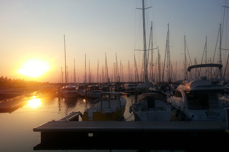Sonnenuntergang Jachthafen