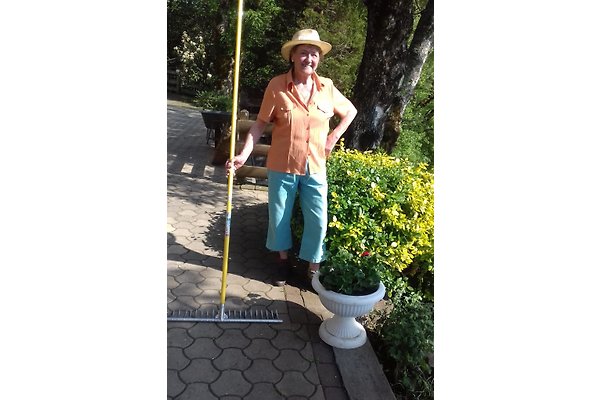 Frau G. Hofer Frau G. Hofer