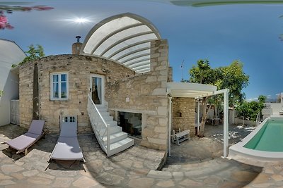 Villa Chrissie Marie with Pool,