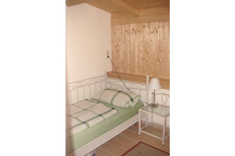 Camera da letto con letto singolo