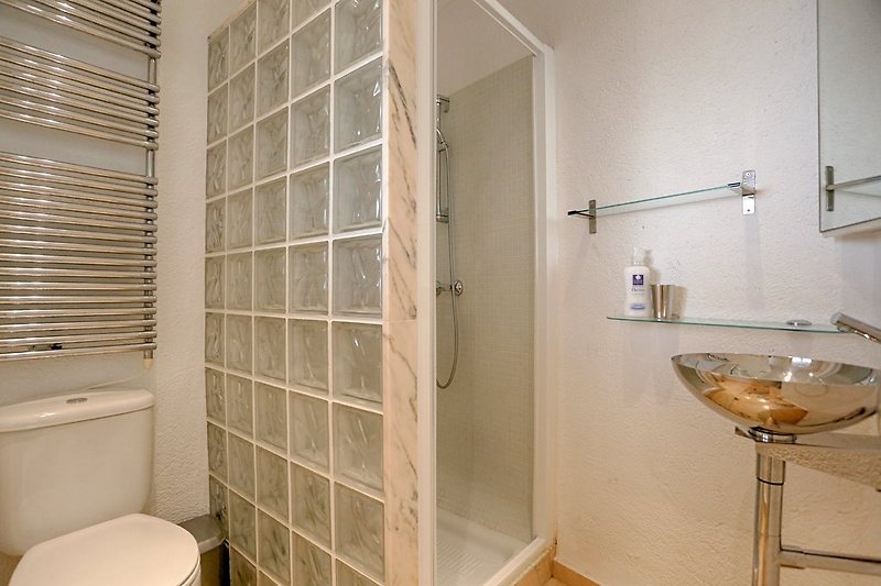 Shower Room 2