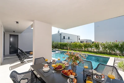 Villa Tin