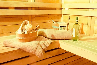 4**** casa di paglia con sauna e camino