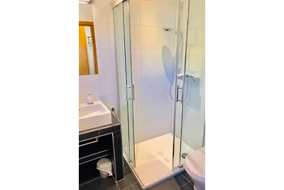 4**** casa di paglia con sauna e camino
