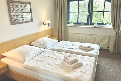 4**** casa di paglia con sauna e camino