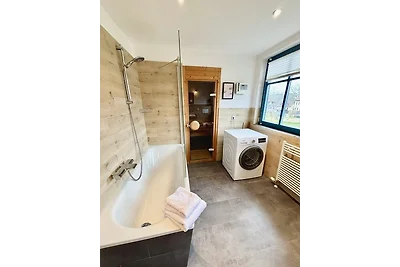 4**** casa di paglia con sauna e camino
