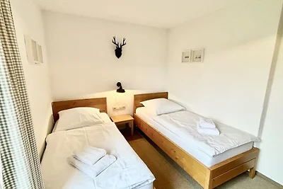 4**** casa di paglia con sauna e camino