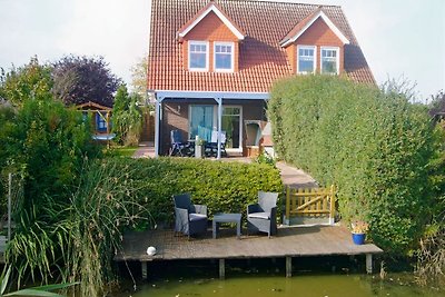 Nordseesonne am Wasser mit Boot