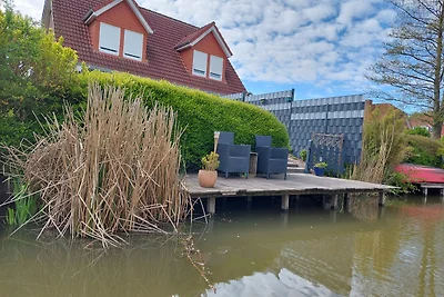 Nordseesonne am Wasser mit Boot