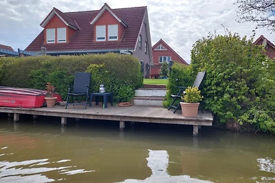Nordseewelle am Wasser mit Boot