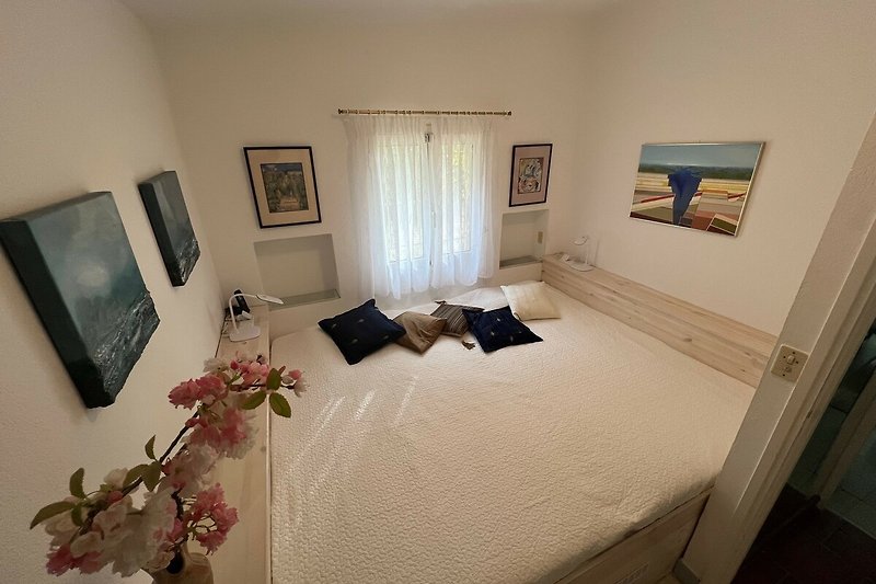 Schlafzimmer mit 2x120x200 cm Bett