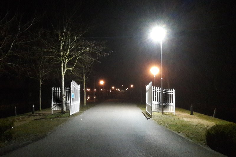 Portal w nocy