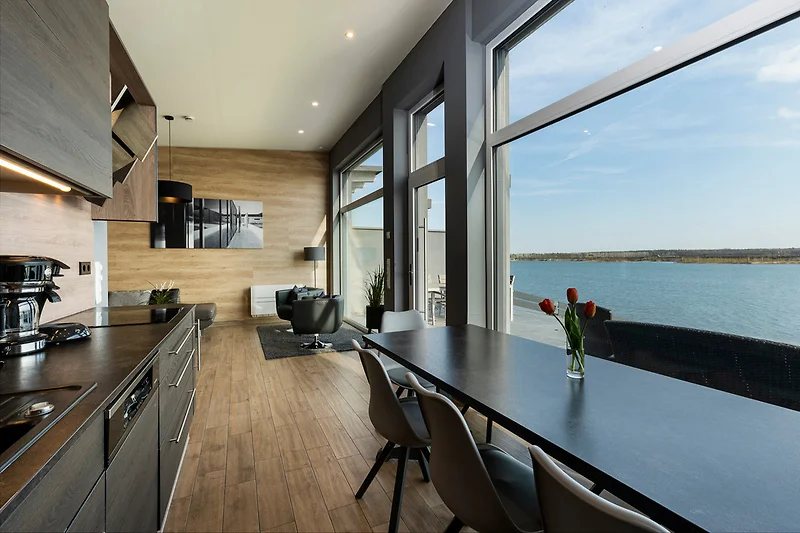 Uitzicht vanuit de open keuken