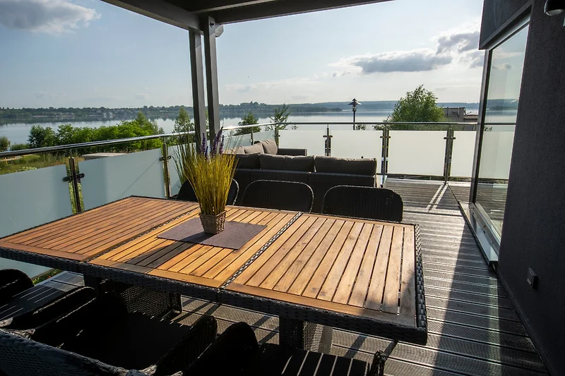 Terrasse mit Seeblick