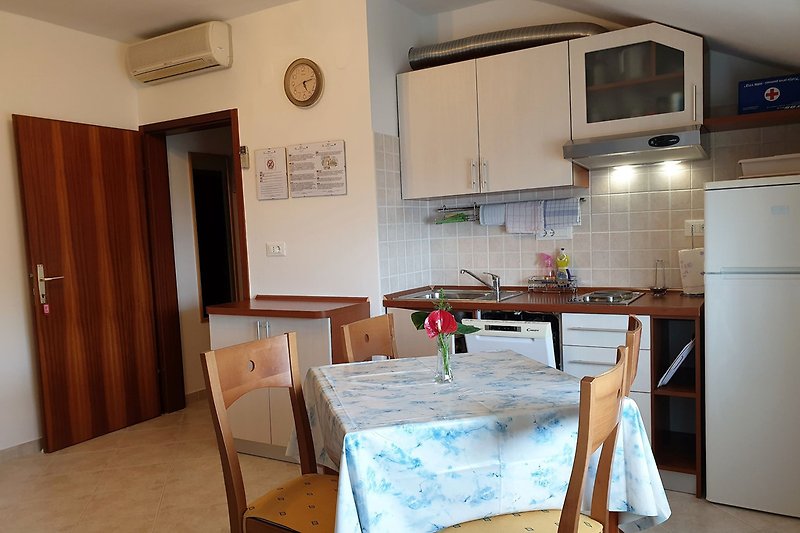 Kitchen with dining area, aircon