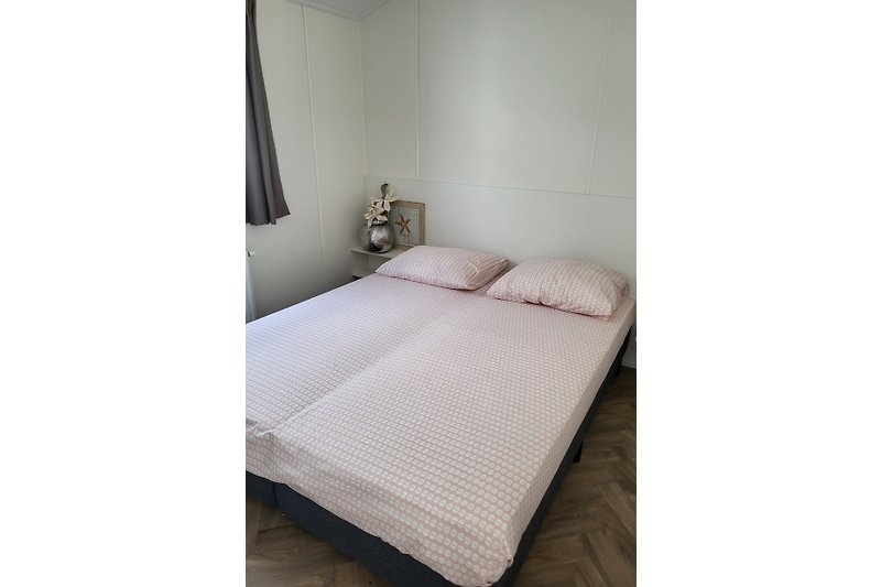 1: Schlafzimmer mit Doppelbett 2 Matratzen à 80 x 200cm