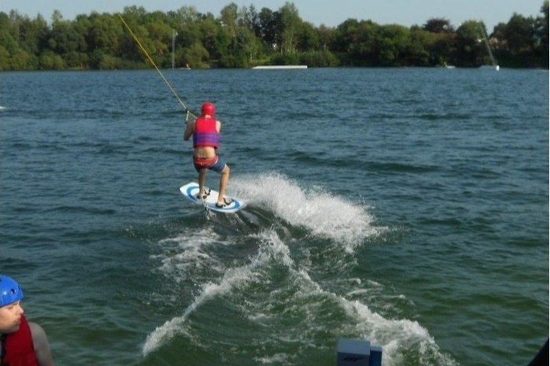 Sporty wodne nad jeziorem