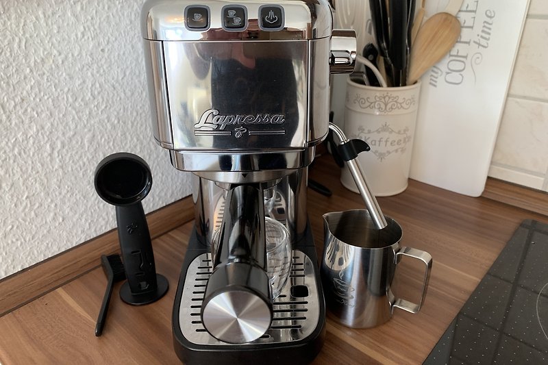 Espressomaschine mit Milchaufschäumer- einfach zu bedienen