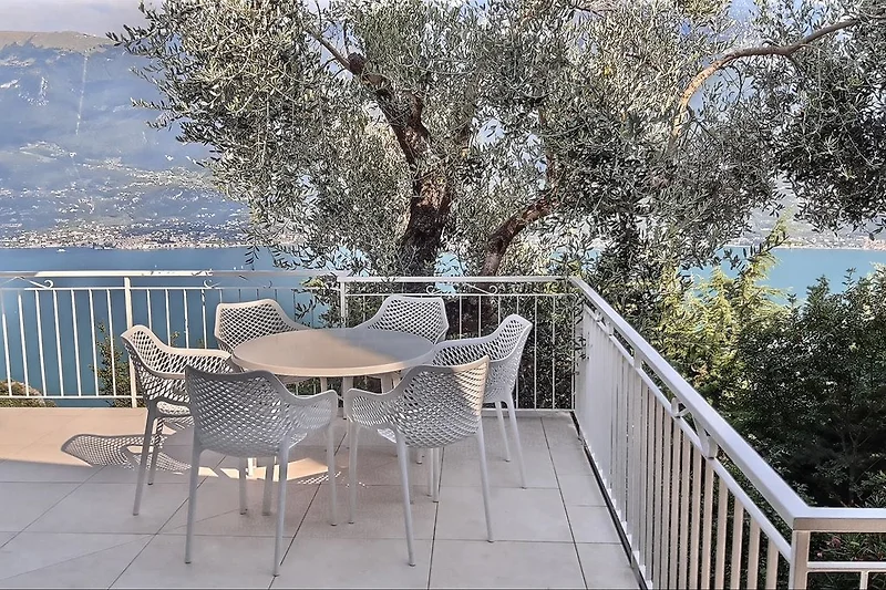 Terrasse mit Seeblick