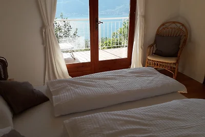 Villa mit Seeblick / privatem Pool