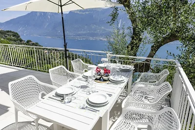 Villa mit Seeblick / privatem Pool