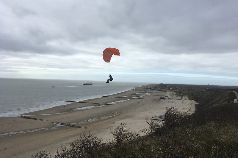Paragliding über dem See - Abenteuer am Horizont!