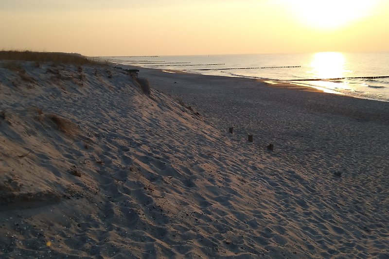 Sonnenuntergang, Strand Südwest-Seite, 100 Meter von "Strandvergnügen 1-3"
