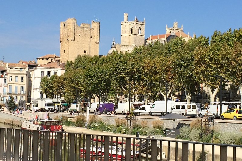 Kathedrale und Kanal in Narbonne