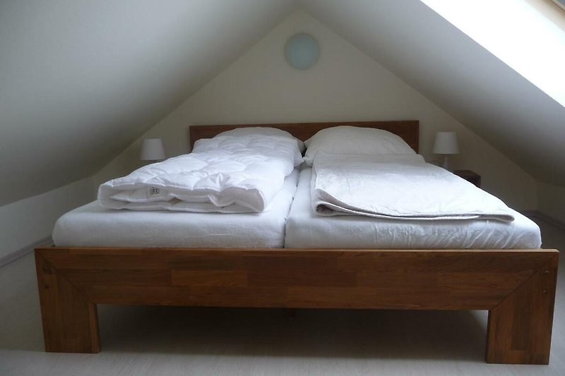 Schlafgalerie mit Doppelbett