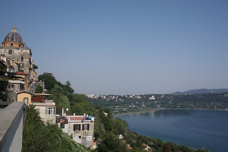 Castel Gandolfo (15 Minuten entfernt)