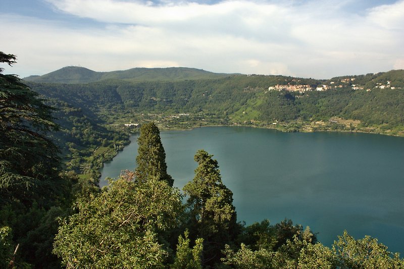 Nemi und der Nemi - See (15 Minuten entfernt)