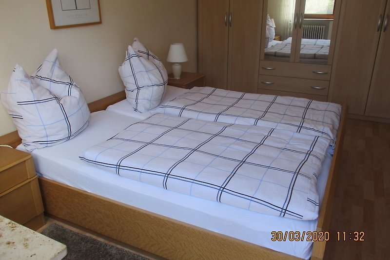 Schlafzimmer 1