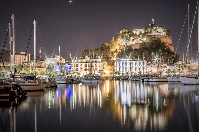 Noc w Denia, zjedz, pospaceruj, napij się, zrelaksuj i zrelaksuj!