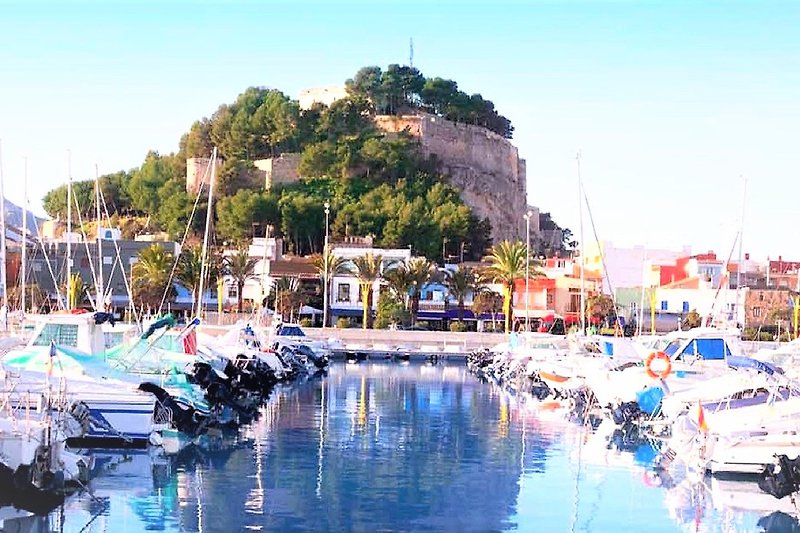 Ciesz się historyczną stroną Denia!