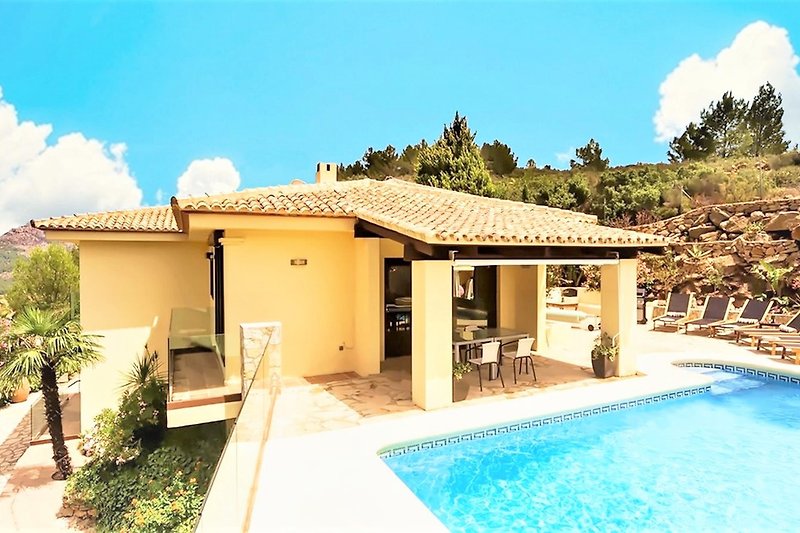 Lounge przy basenie lub cieszyć się na tarasie !