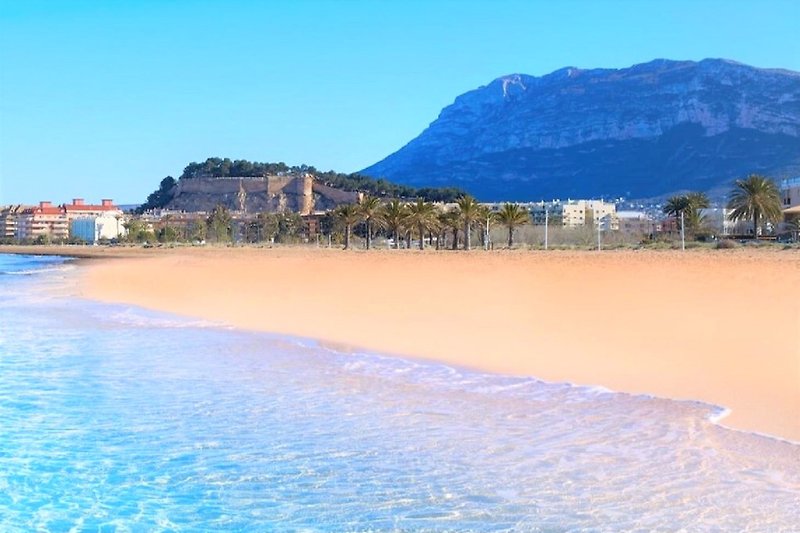 Piękne wybrzeże, mile piaszczystych plaż, sporty wodne i więcej!