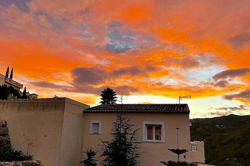 Les meilleurs couchers de soleil d'Europe, photo prise de la villa.