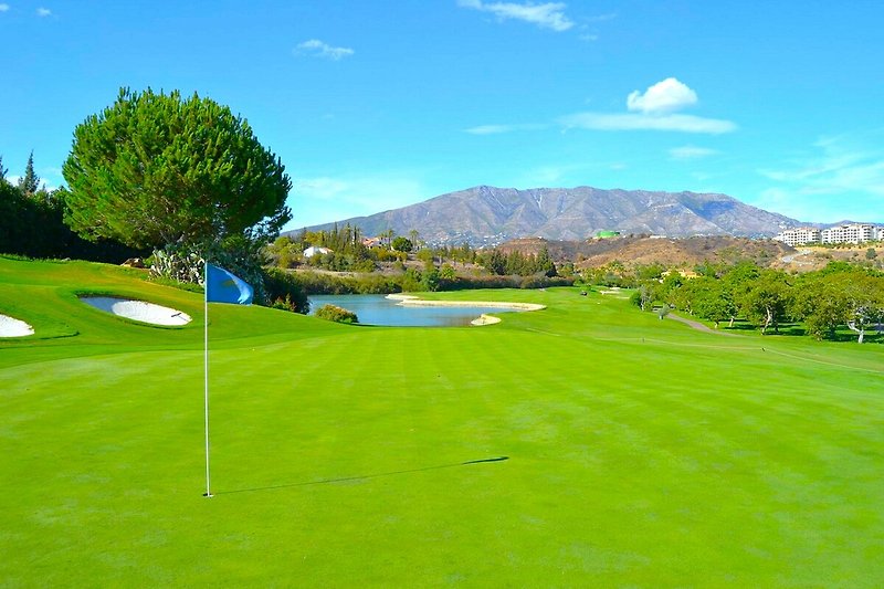 Der hervorragende Golfplatz La Sella bietet 27 Löcher.