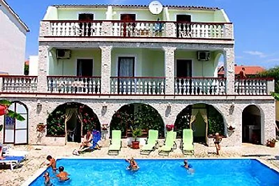 Villa Lo-Mar App A2