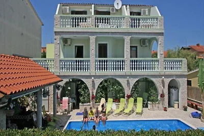 Villa Lo-Mar App A1