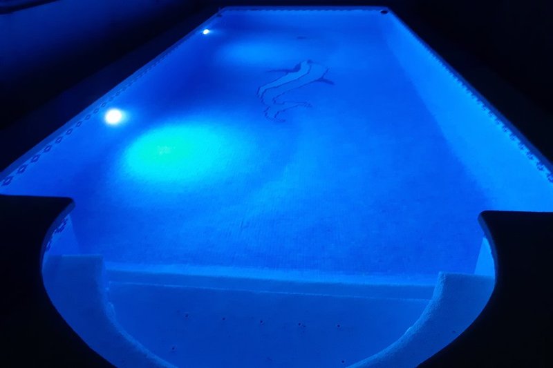 piscina privata illuminata