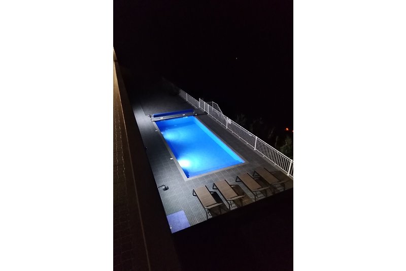 piscine vue de soirée