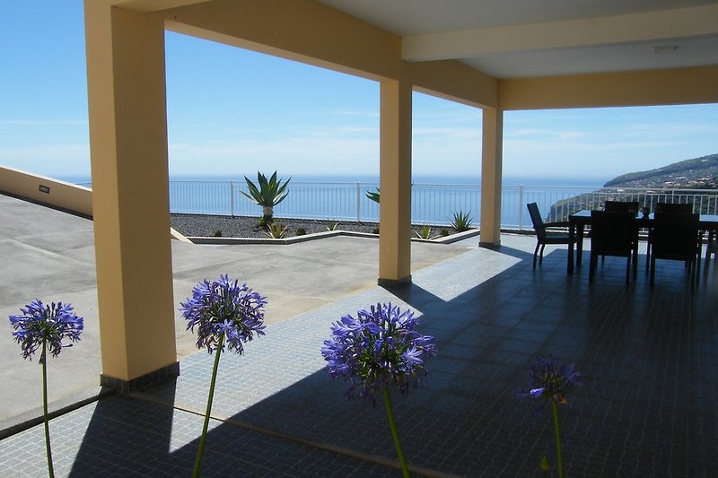 Covered Terrace with sea view