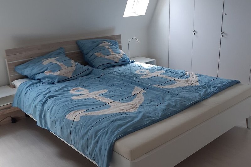Schlafzimmer mit Einbauschrank